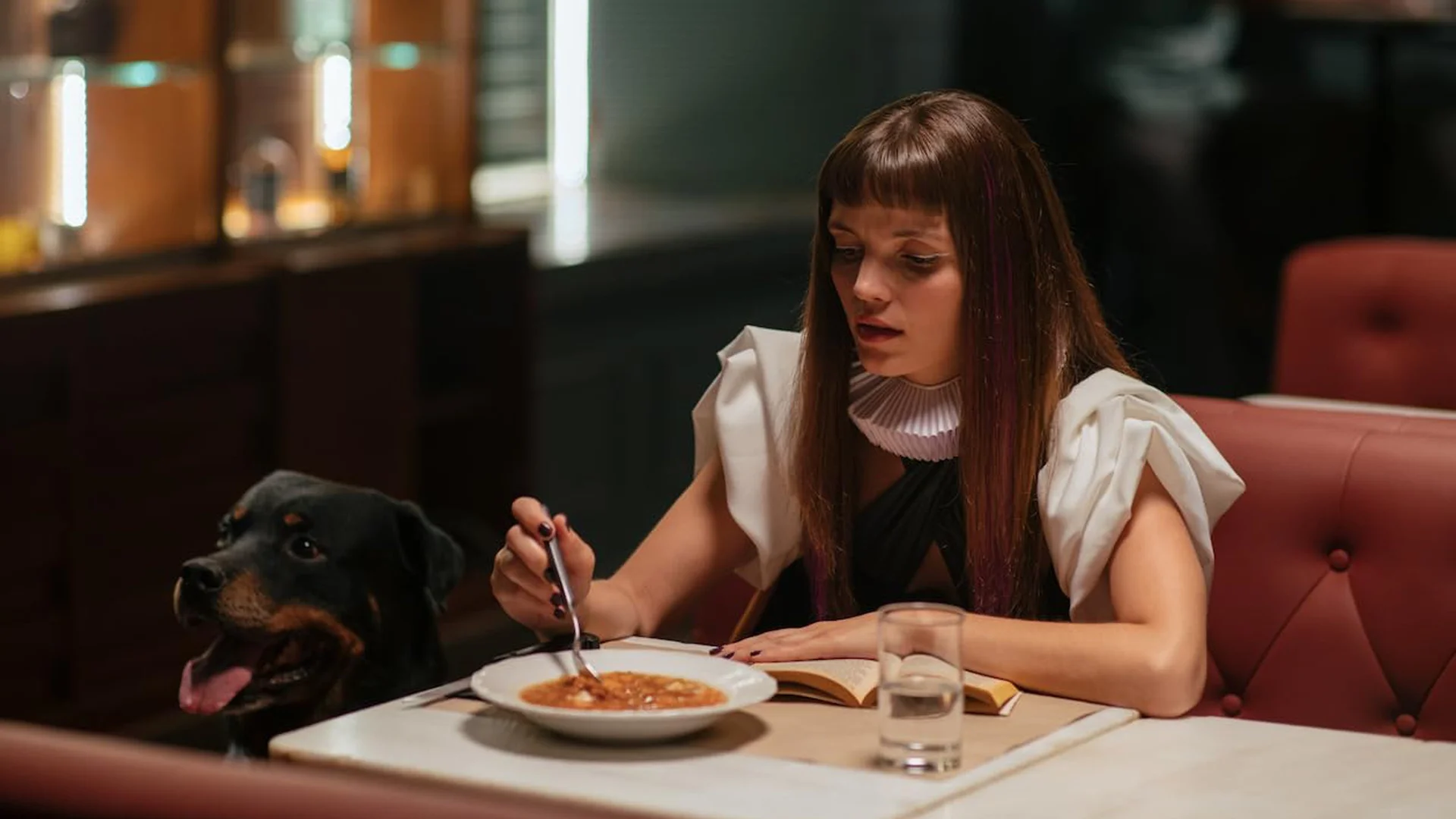 Backdrop de Asombrosa Elisa