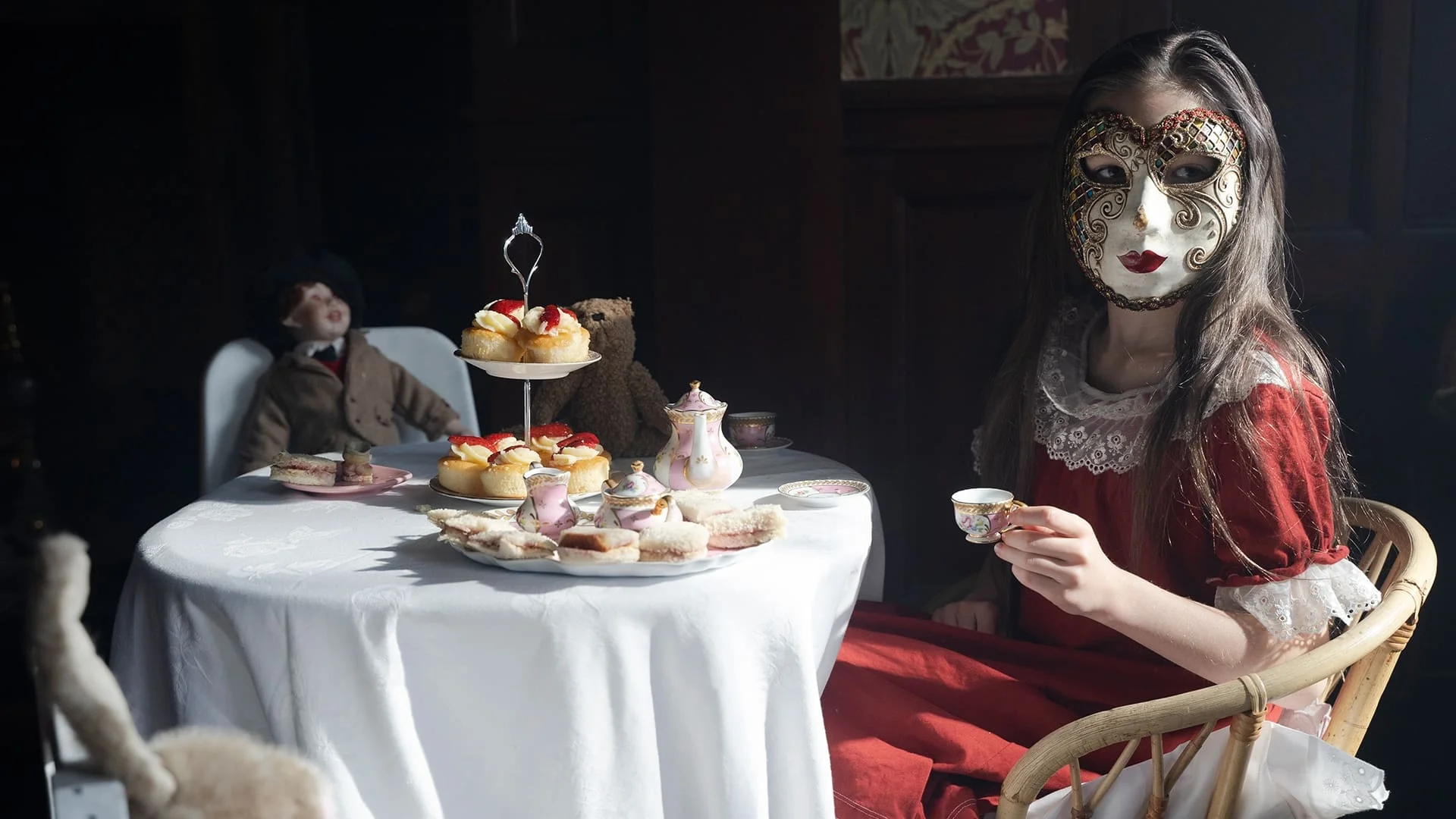 Backdrop de El demonio entre nosotros