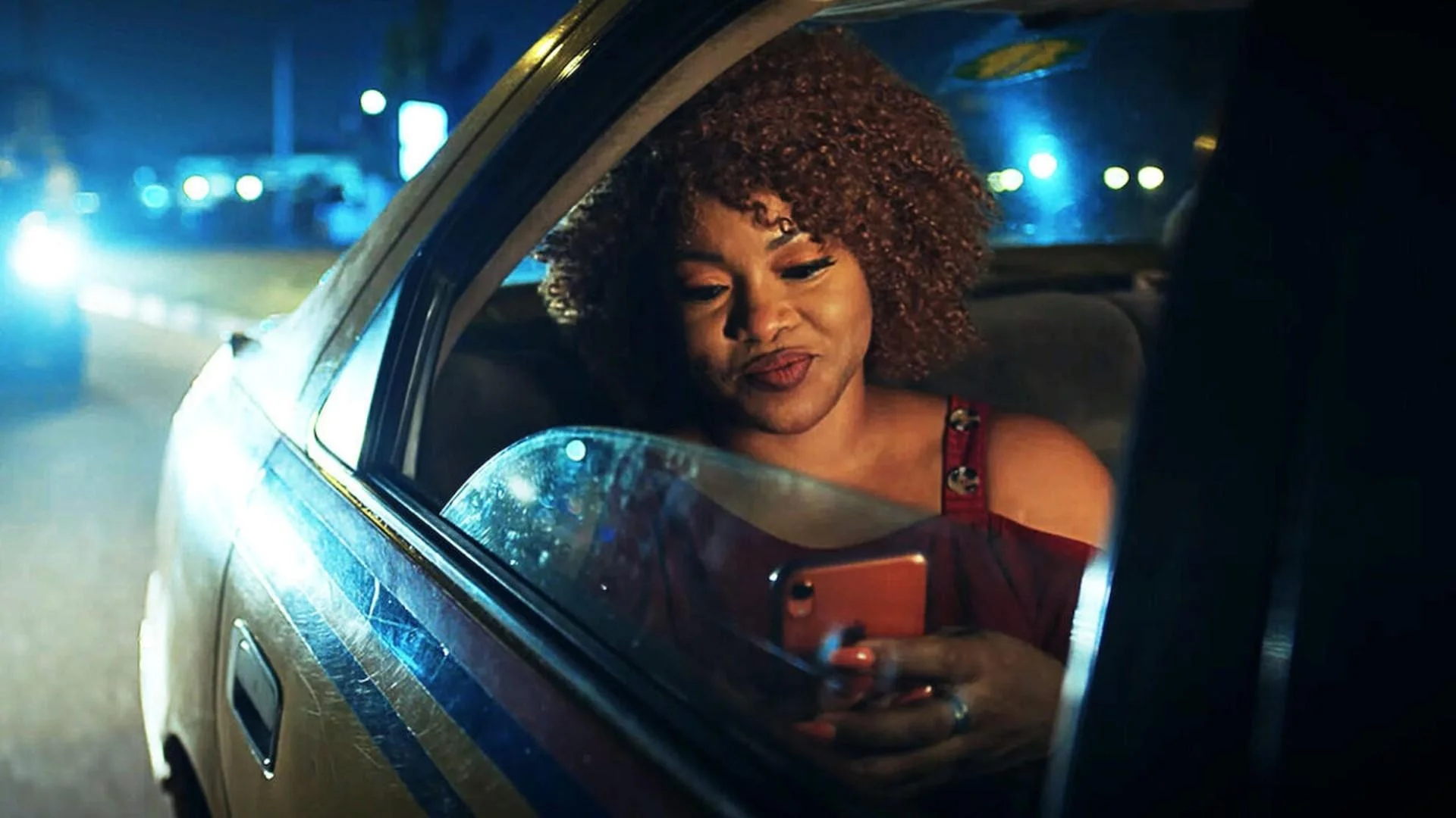 Backdrop de Here Love Lies