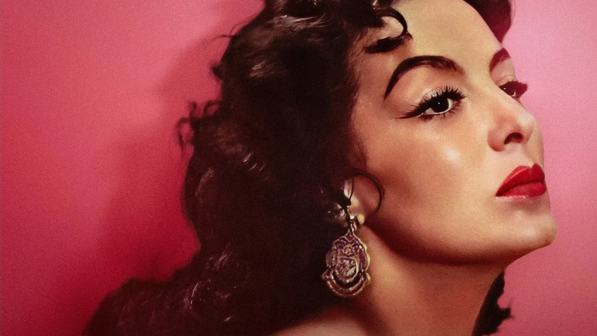 Backdrop de María: La Diva Eterna