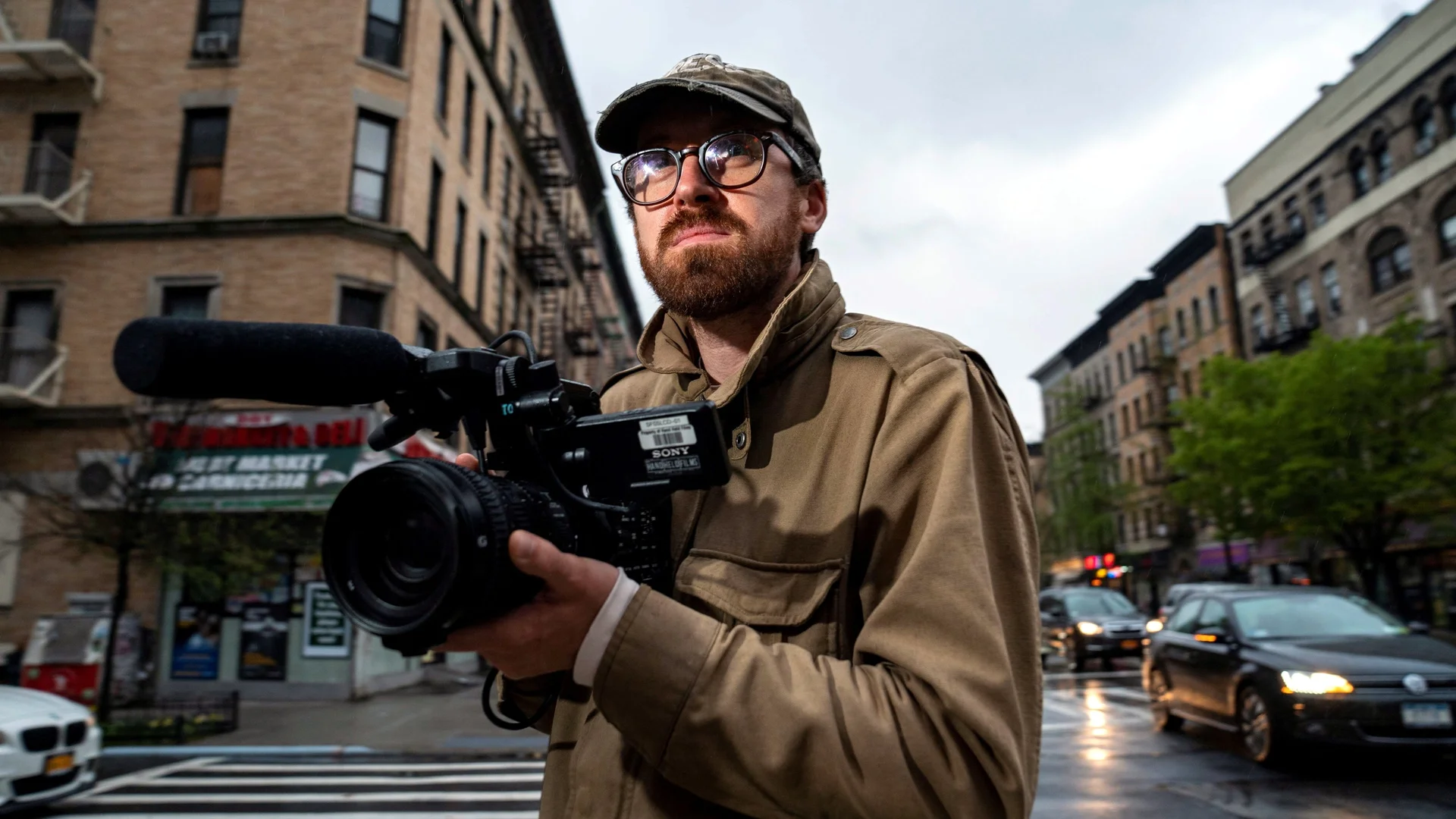 Backdrop de How To with John Wilson