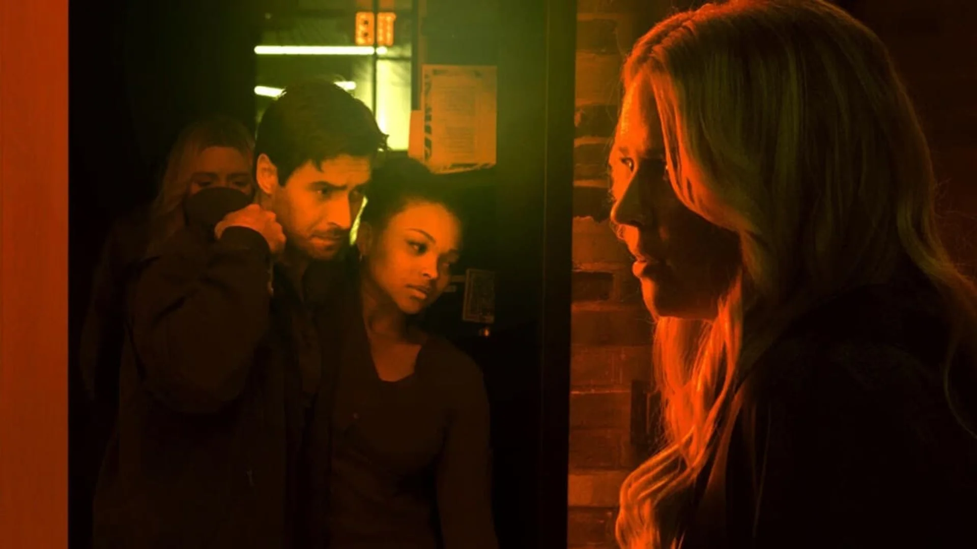 Backdrop de Breaking Girl Code