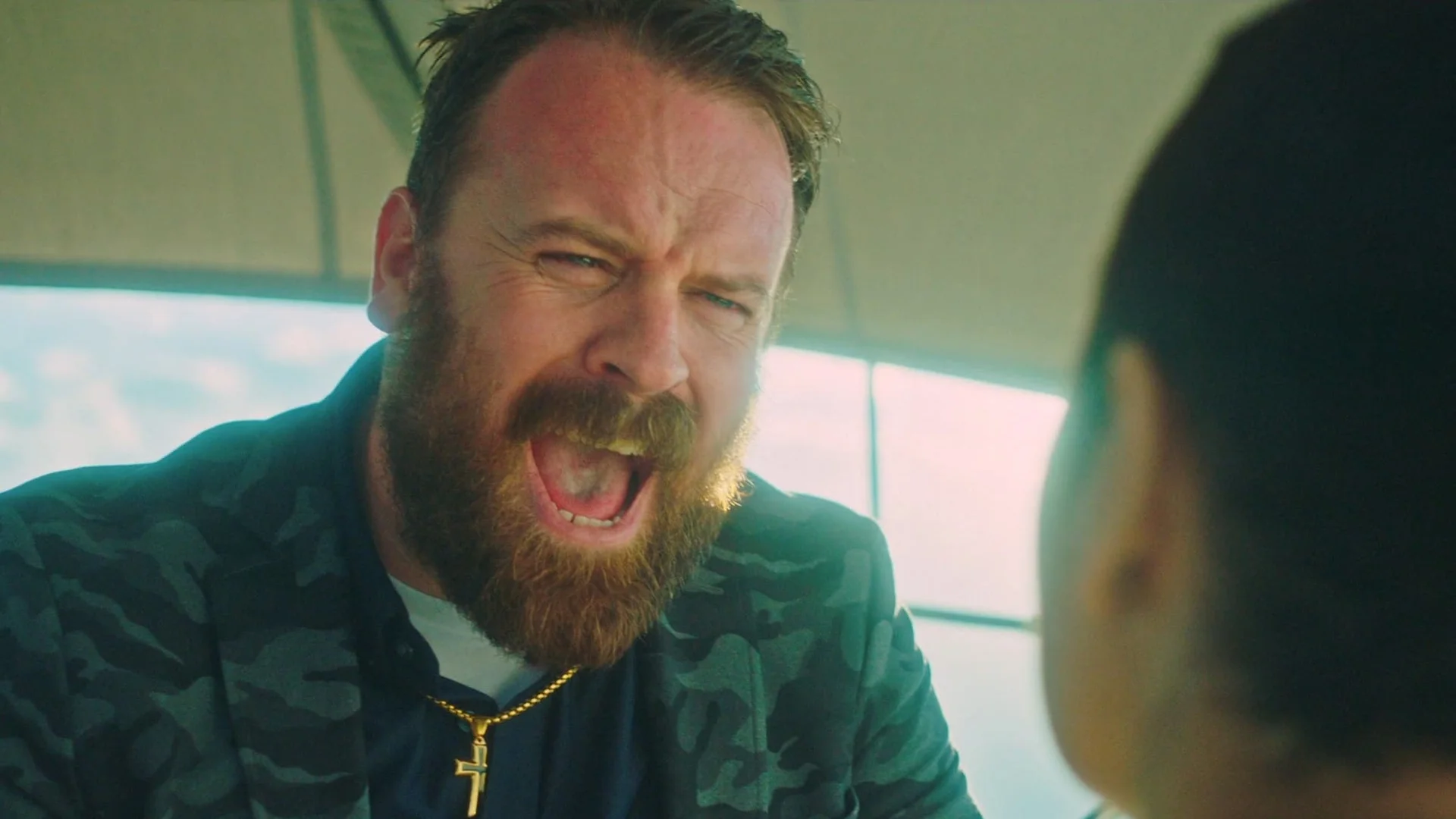 Backdrop de Escaping Paradise