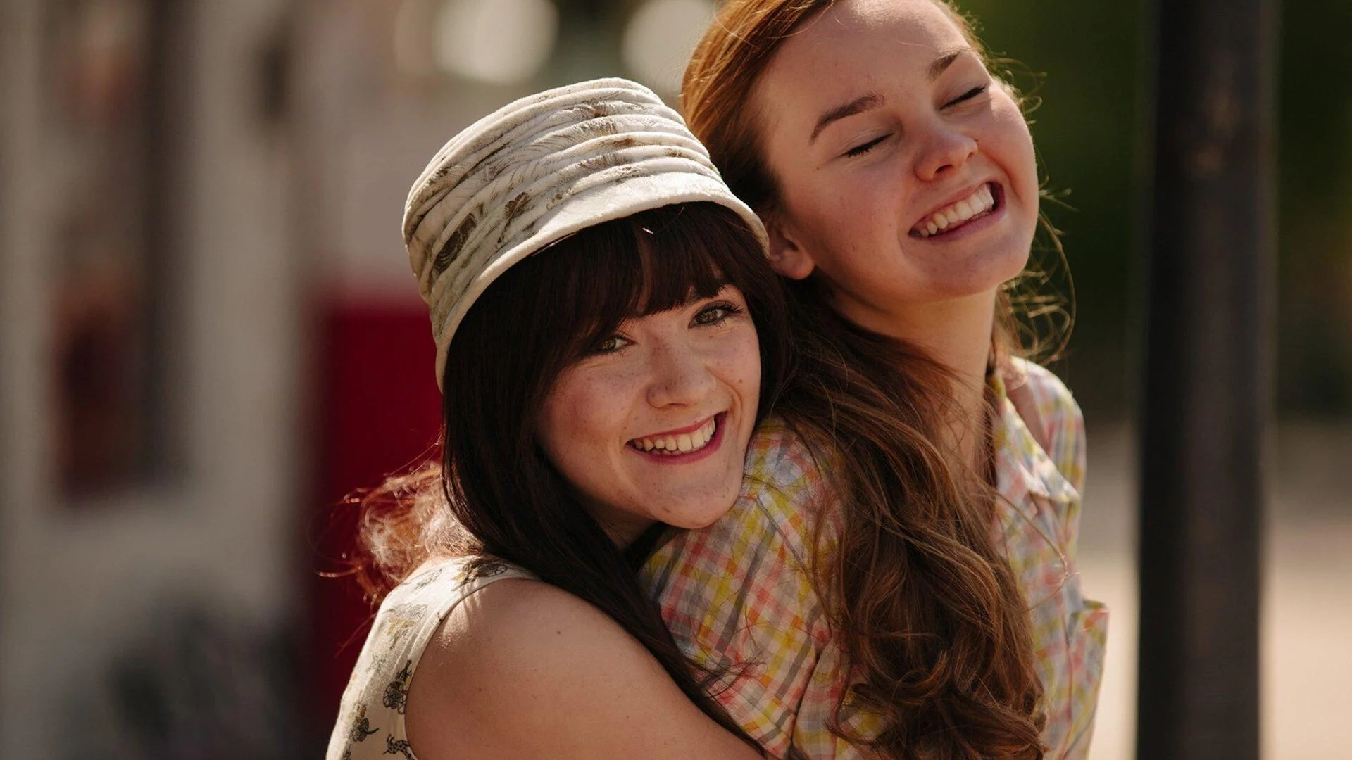 Backdrop de Dear Eleanor