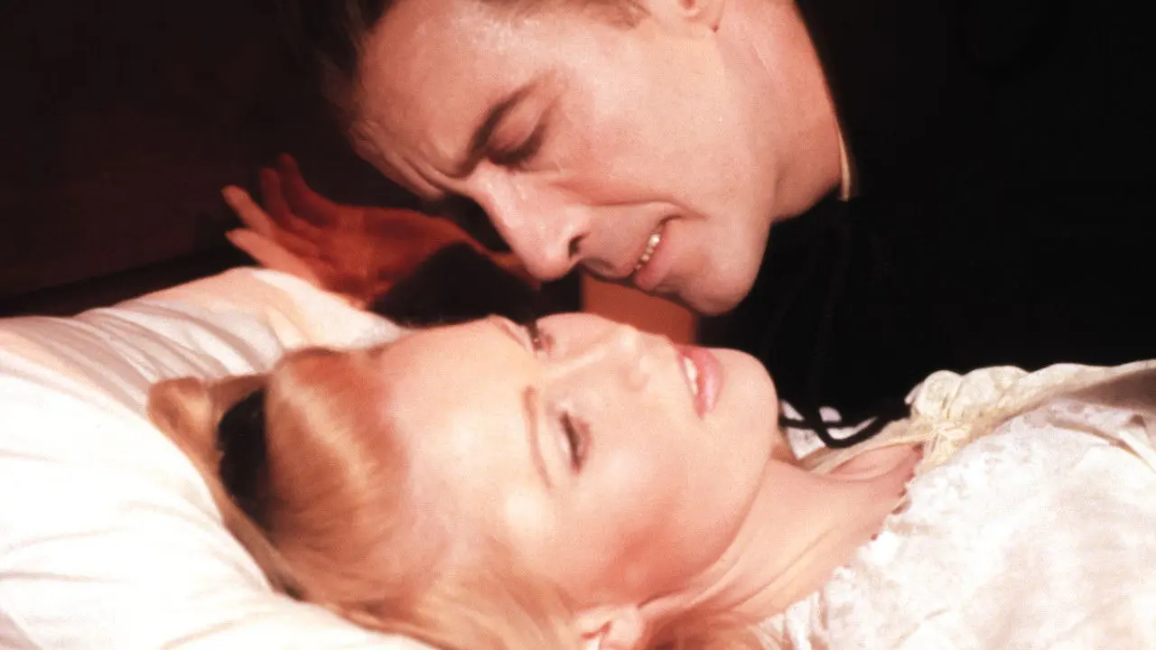 Drácula vuelve de la tumba