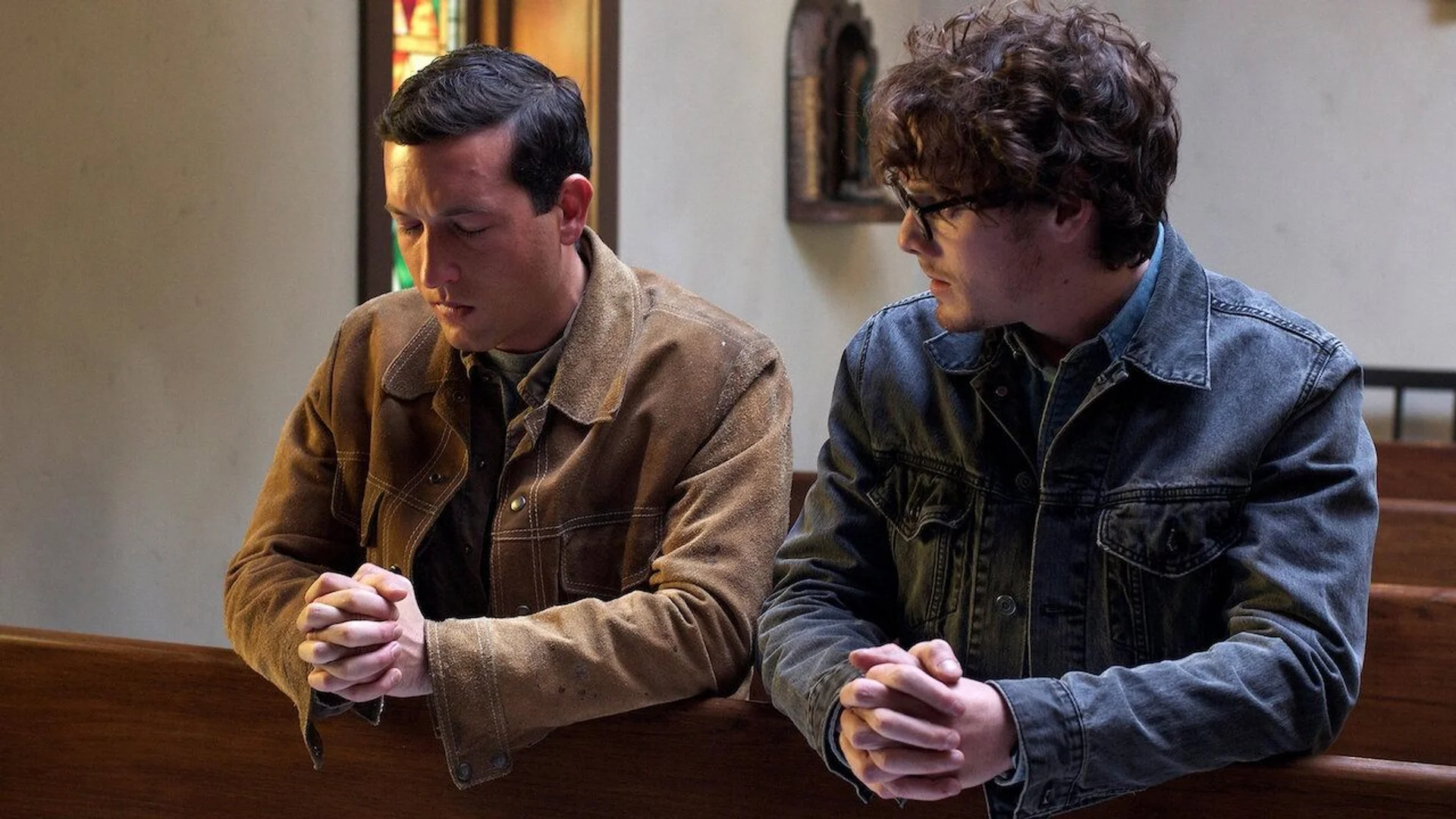 Backdrop de Broken Horses