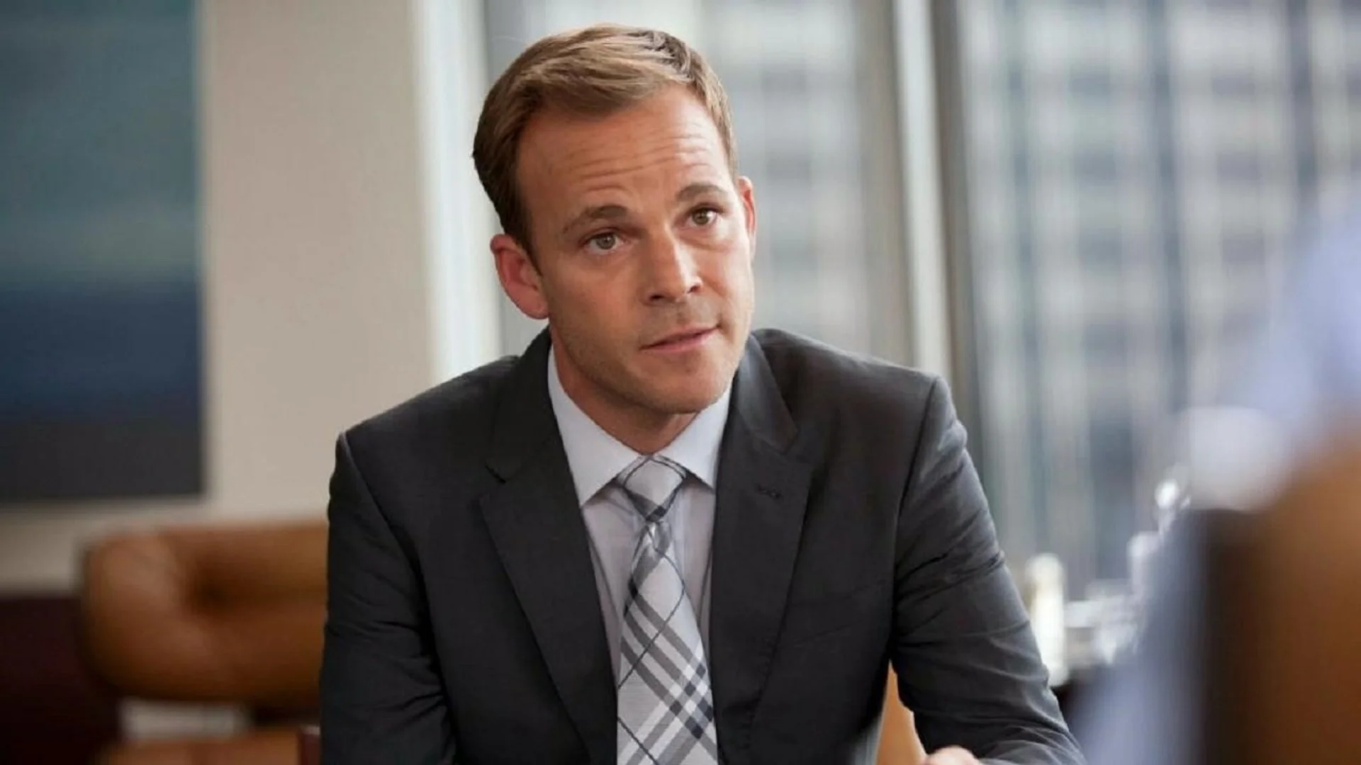 Backdrop de The Debt