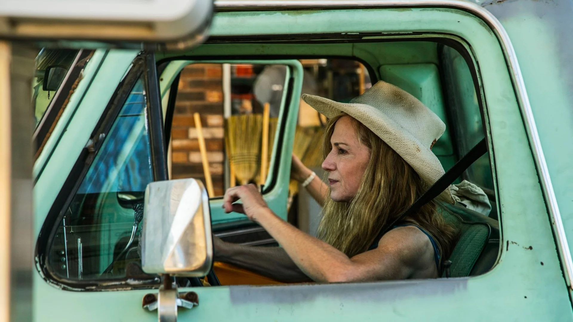 Backdrop de Strange Weather