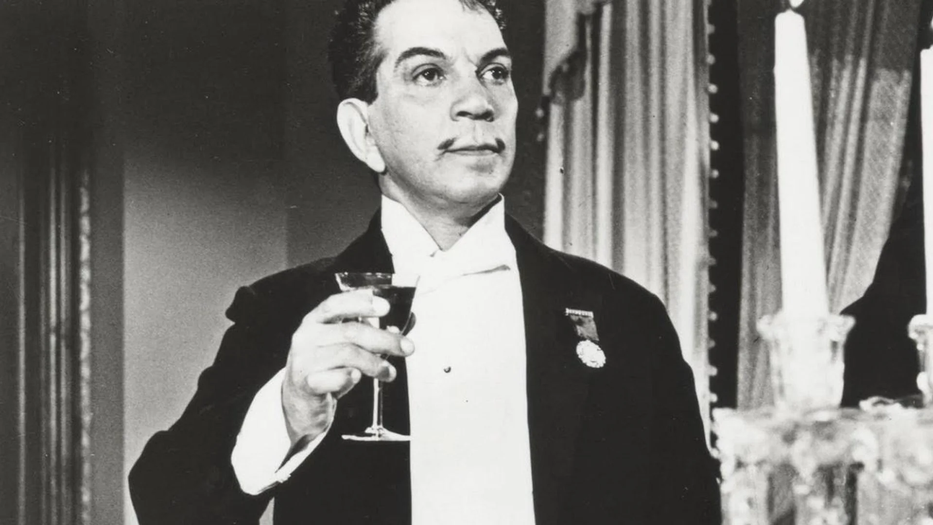 Backdrop de Su Excelencia