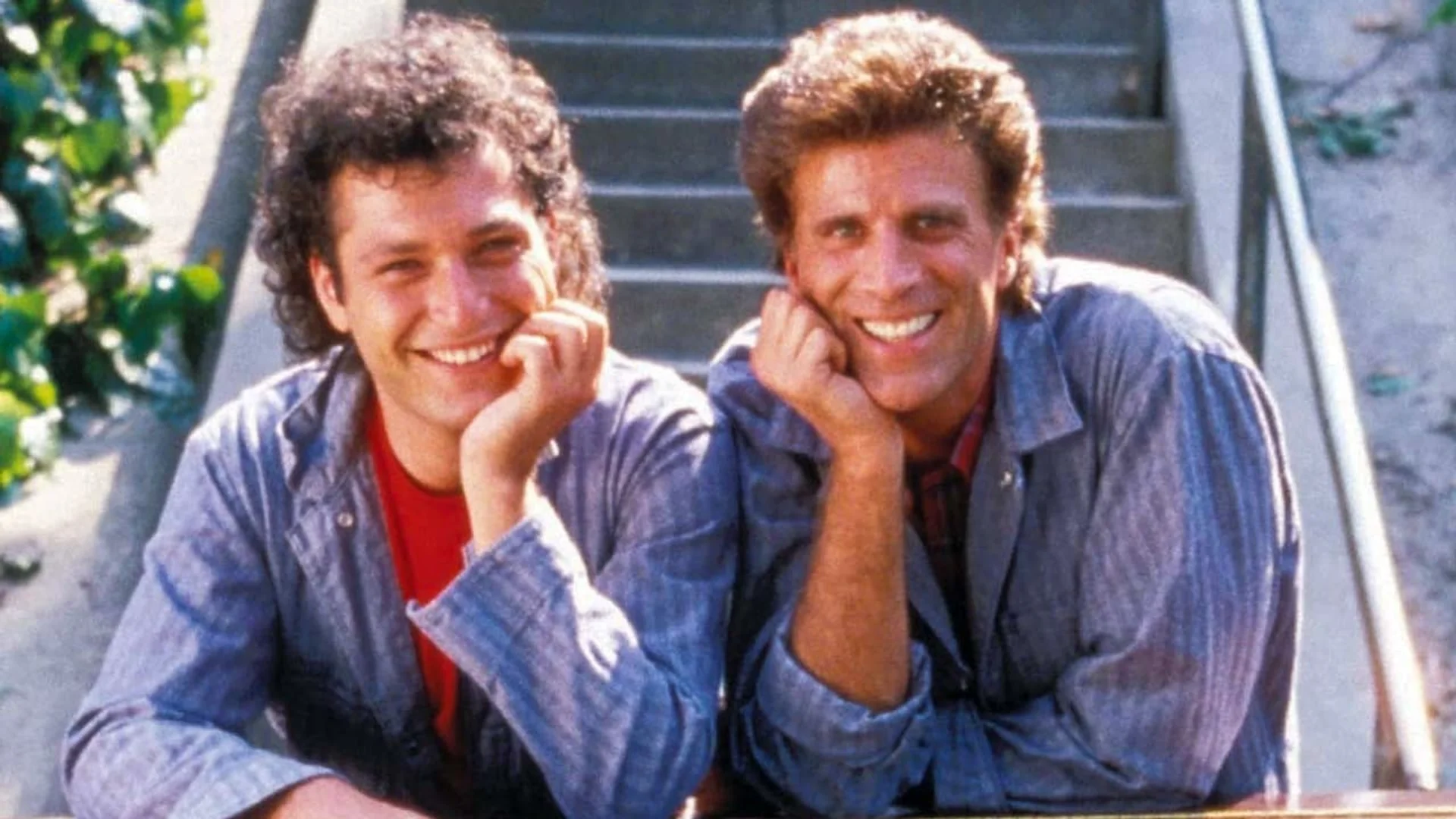 Backdrop de A Fine Mess