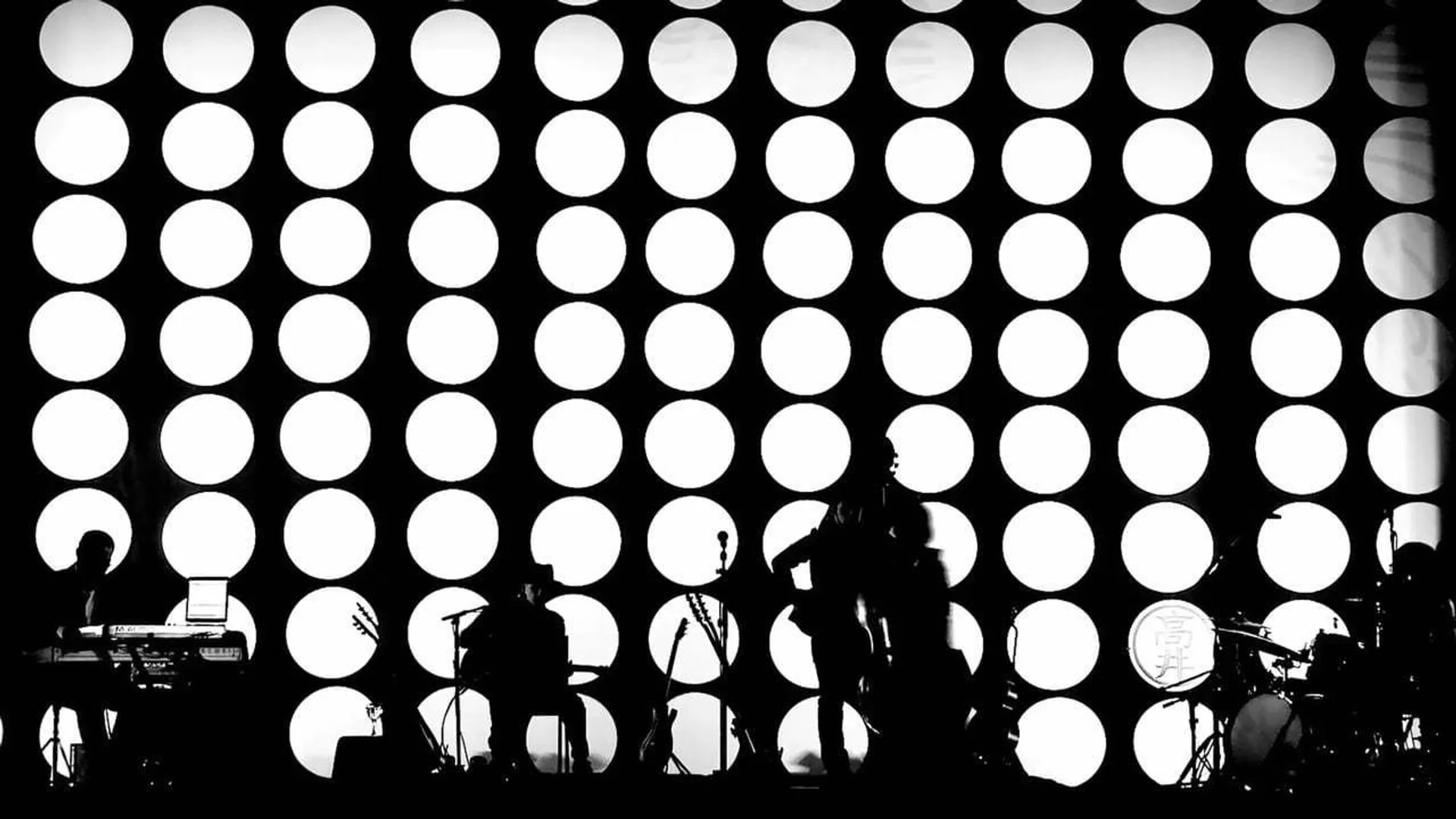 Backdrop de Fernanda Takai: Luz Negra