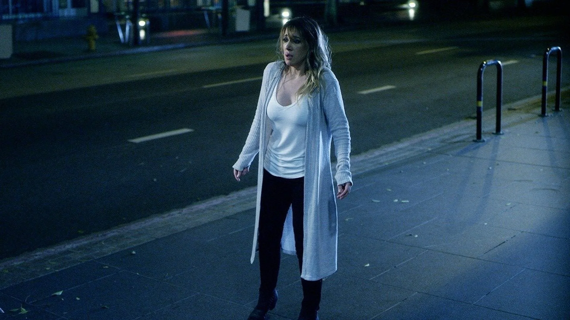 Backdrop de Más allá de la locura