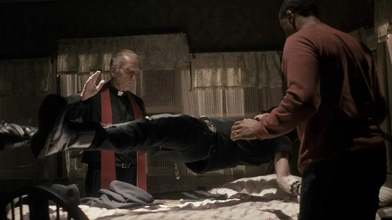 Dentro de La Oscuridad (Gates of Darkness)