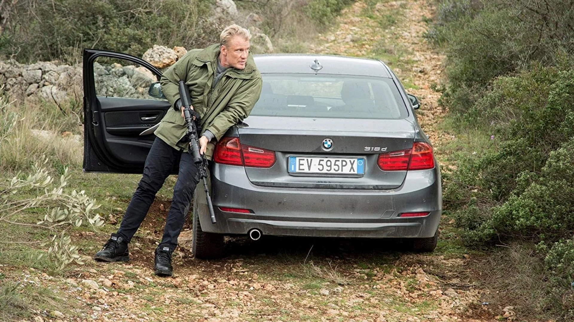 Backdrop de The Tracker