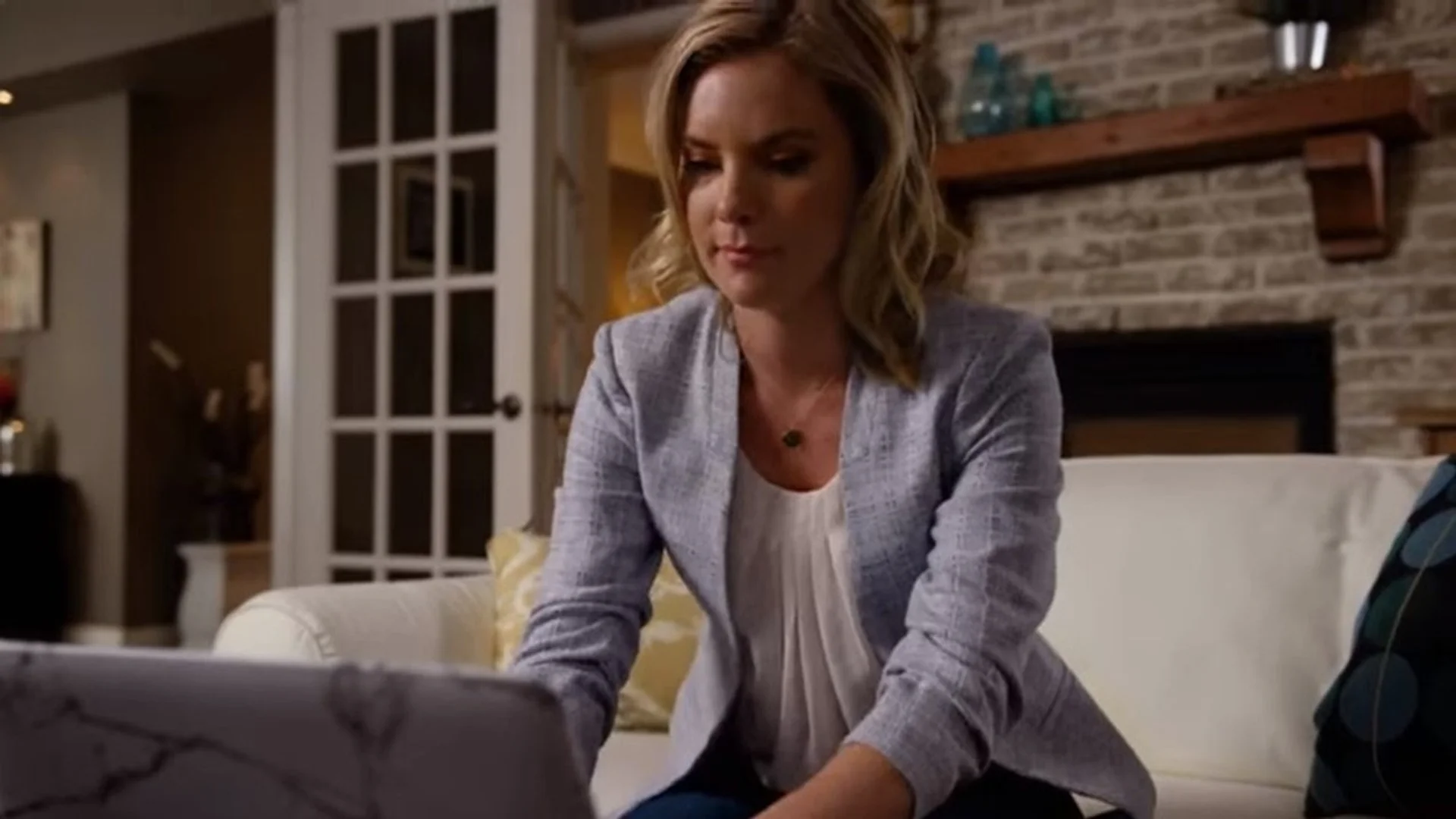 Backdrop de The Killer Downstairs