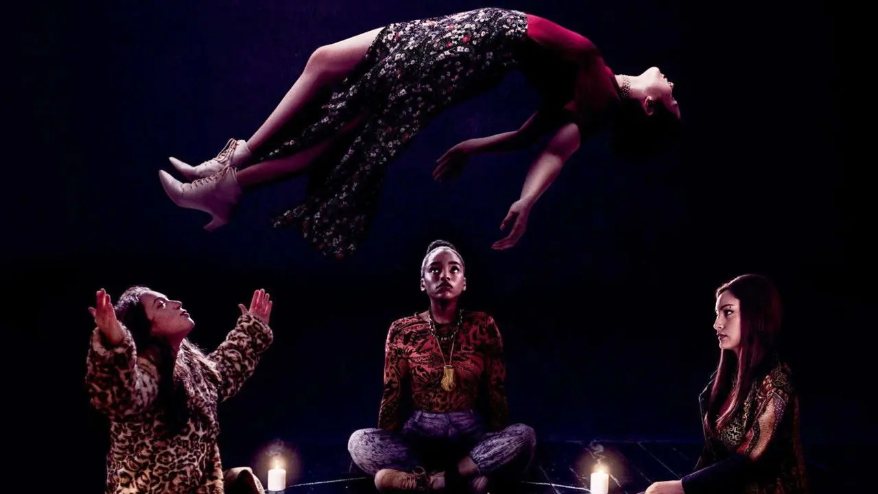 Jóvenes Brujas: La Nueva Hermandad