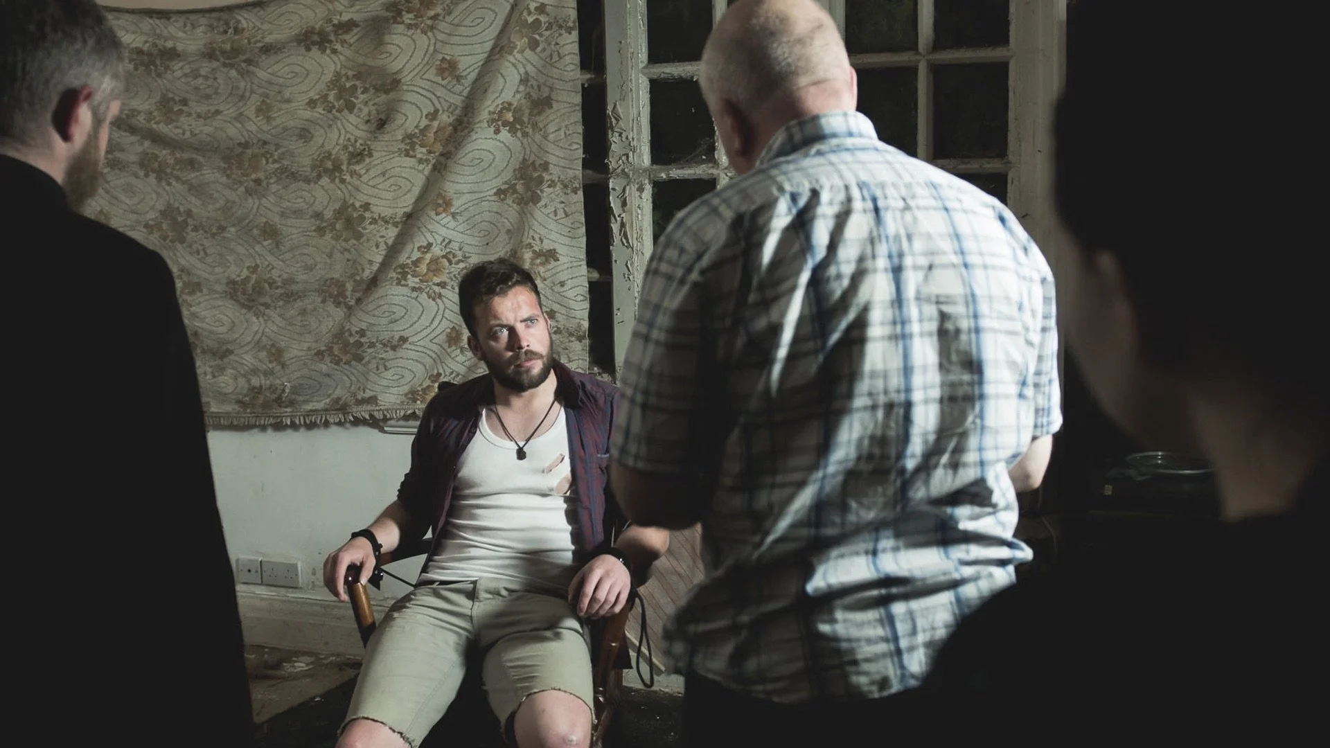 Backdrop de For We Are Many