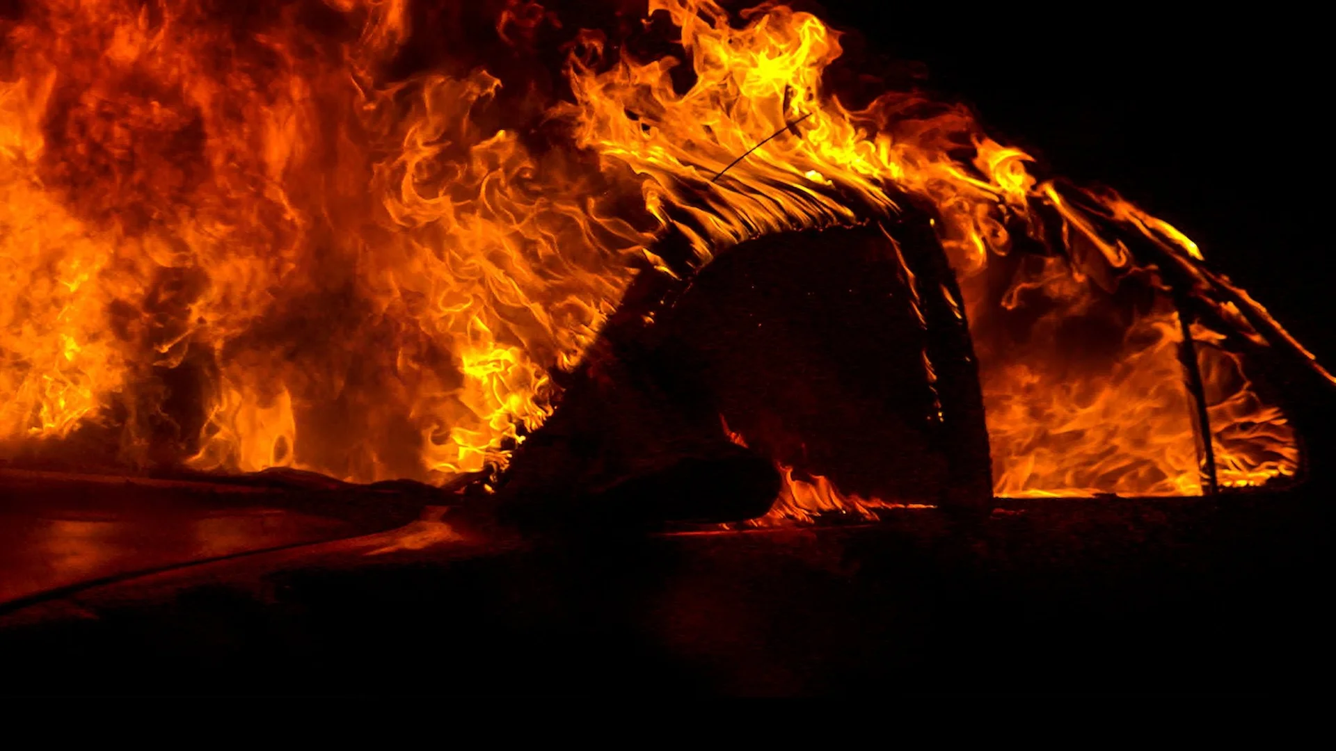 Backdrop de Paradise en llamas