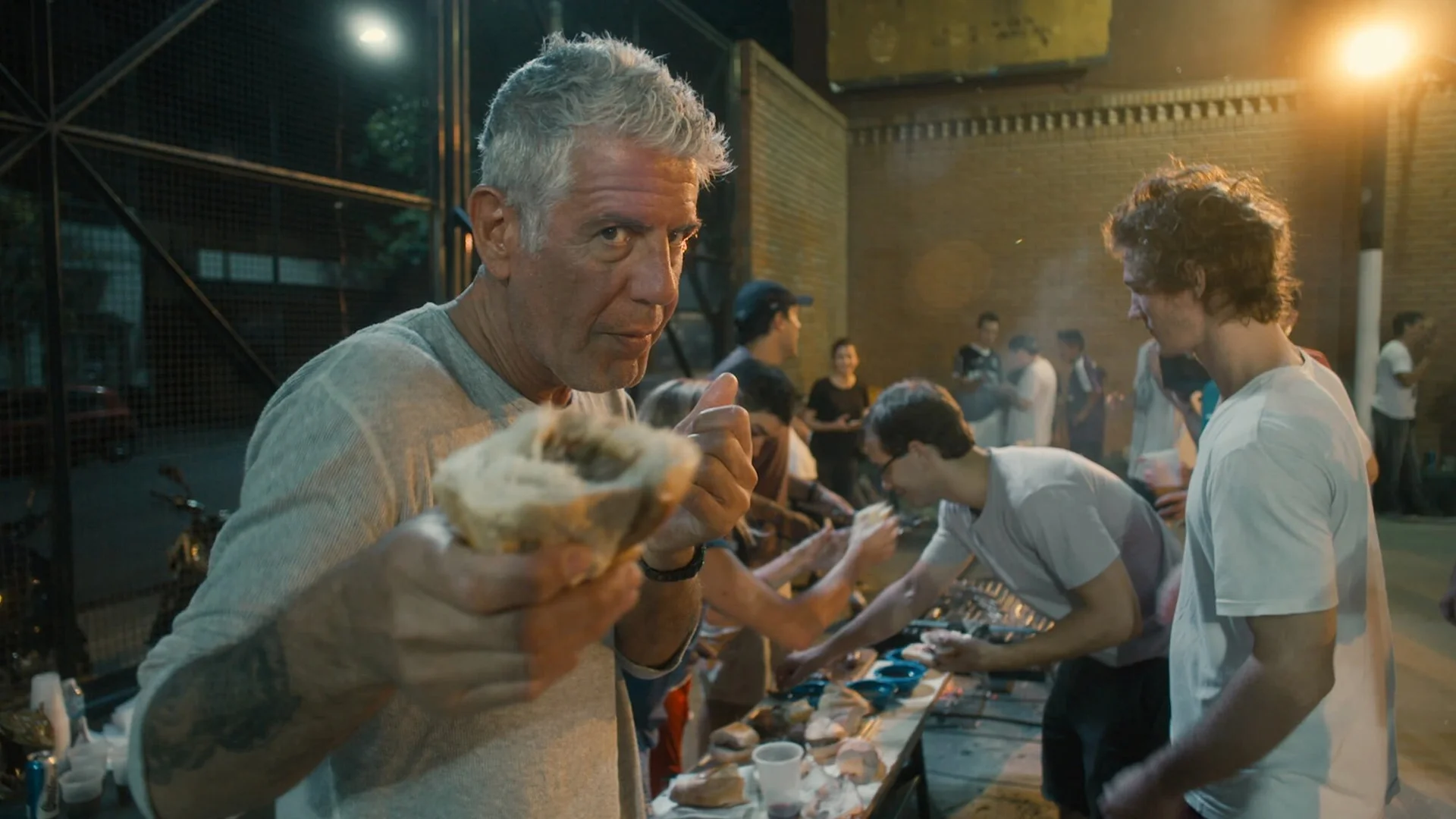 Backdrop de Roadrunner: A Film About Anthony Bourdain