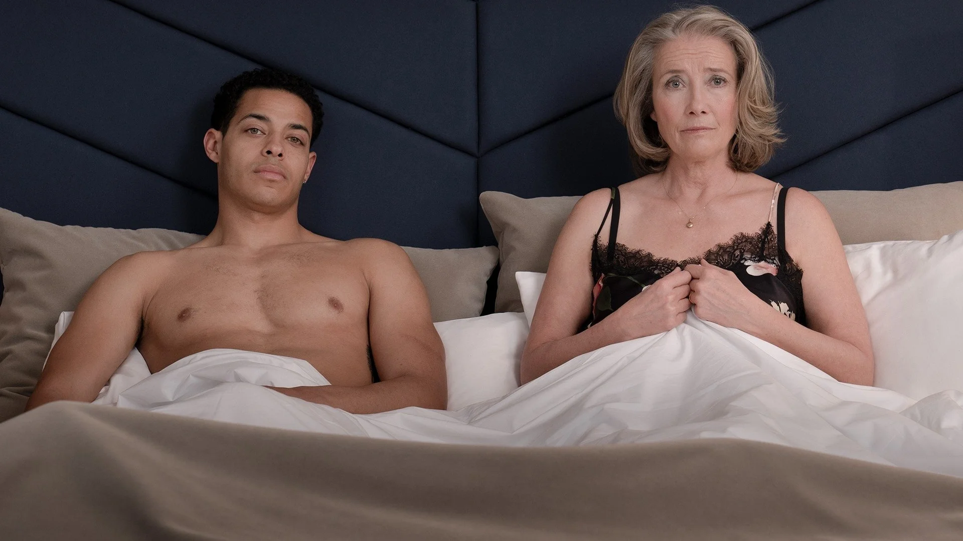 Backdrop de Buena Suerte, Leo Grande