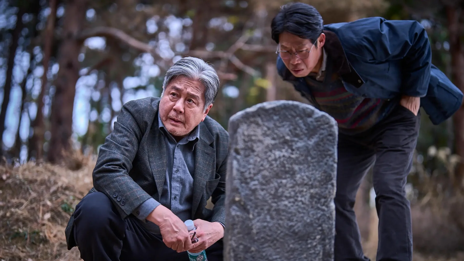 Backdrop de Exhuma: La Tumba Del Diablo