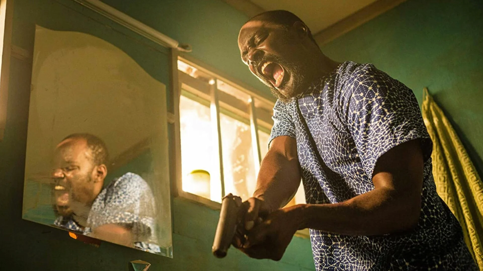 Backdrop de La chica de la sudadera amarilla