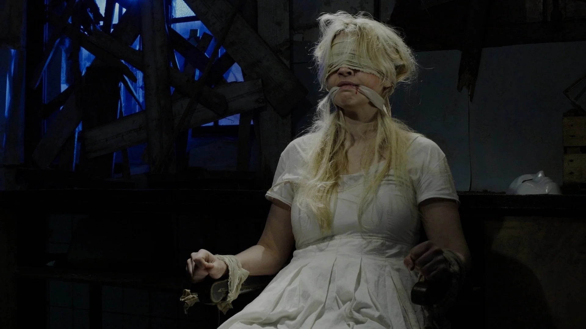 Backdrop de El lugar oscuro donde habitan