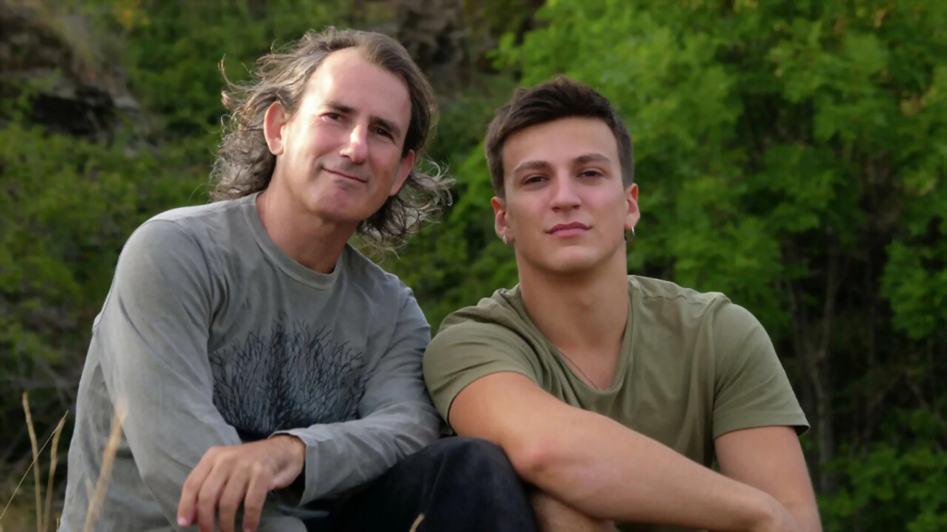 Backdrop de Panteras: viviendo entre felinos