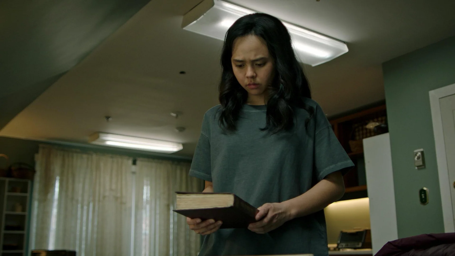 Backdrop de The Protector