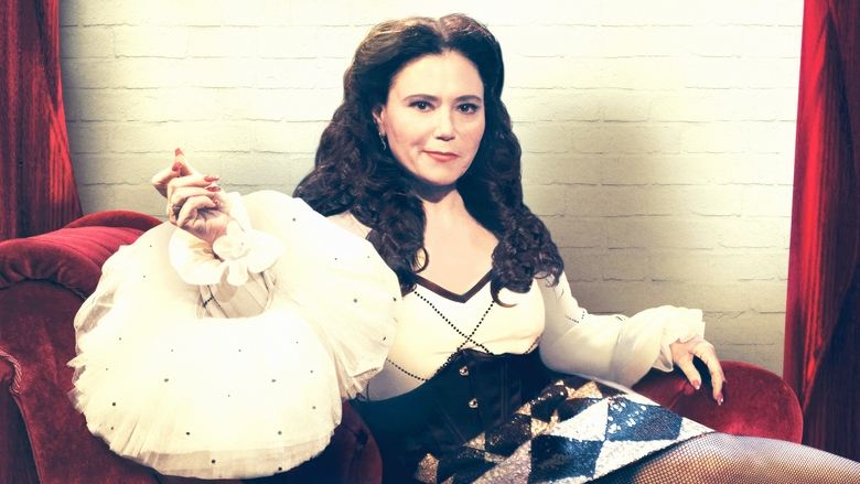 Backdrop de Alex Borstein: Corsets &amp; Clown Suits
